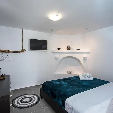 Iriada House Holiday home *