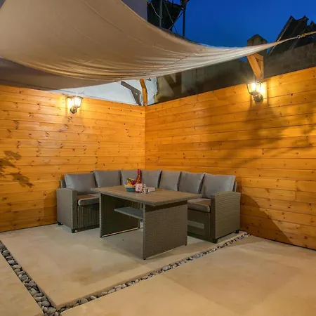Iriada House Holiday home *