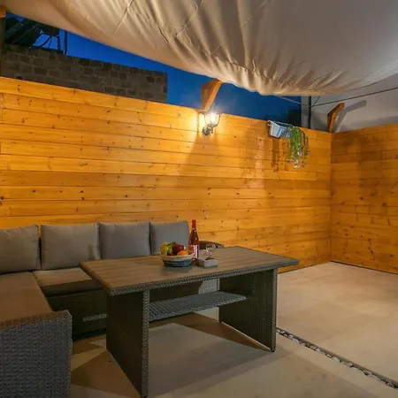 Iriada House Holiday home *