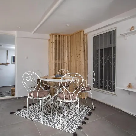 Будинок відпочинку Iriada House Rhodes City