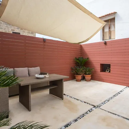 Iriada House